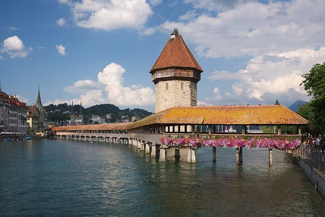 Kapellbrücke und Wasserturm in Luzern an der Reuss